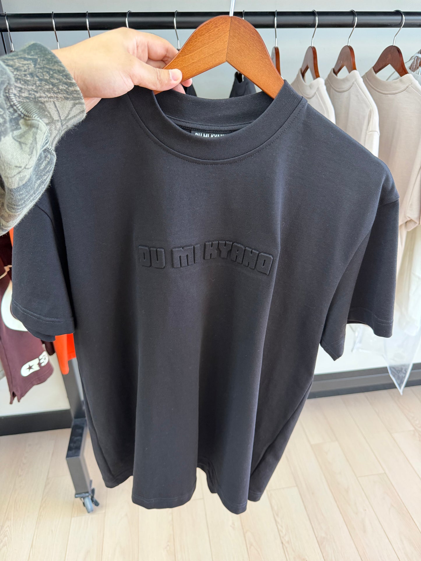 Du Mi Kyanq Tee Embossed Black - Qualité Los Angeles