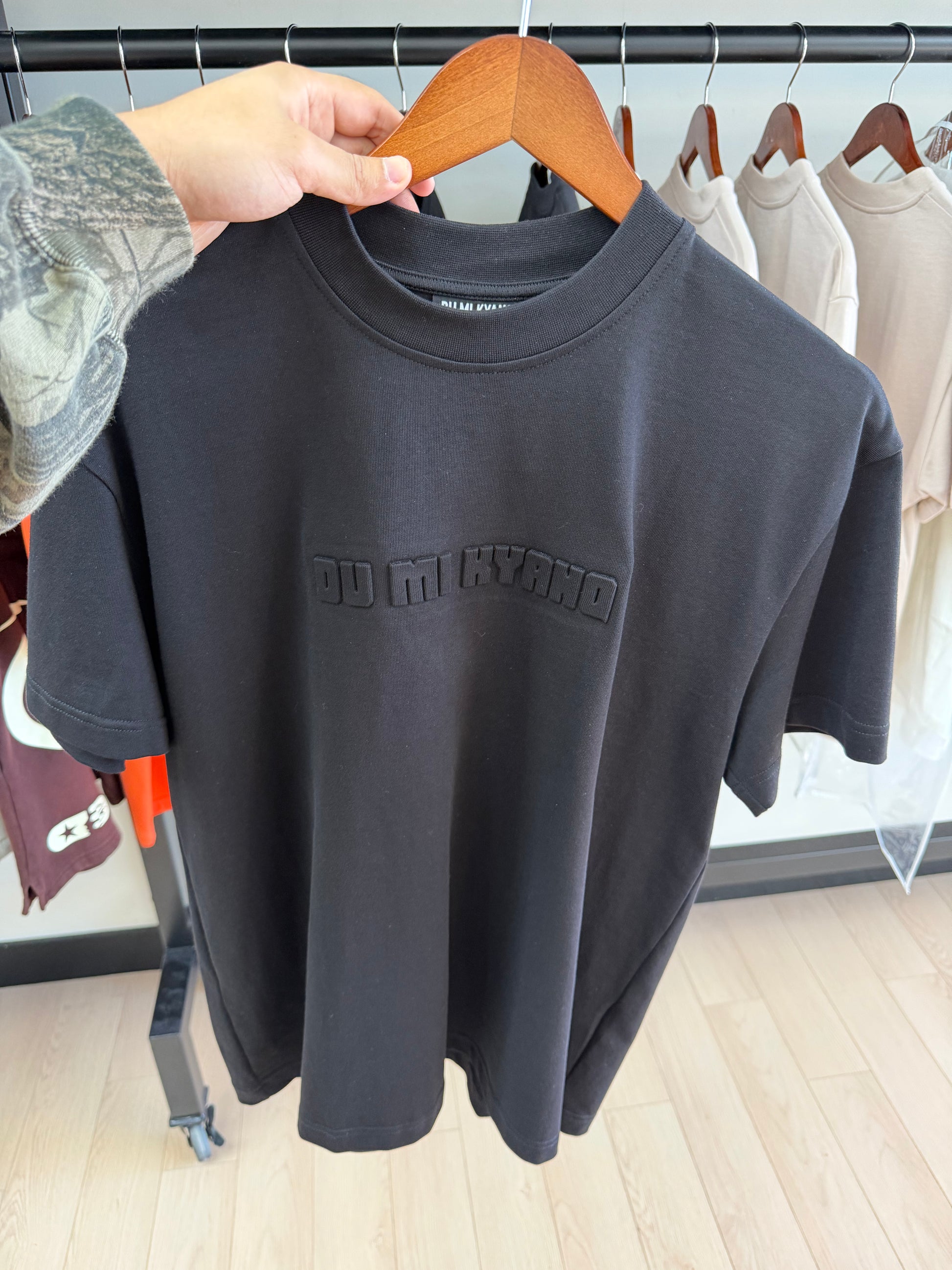 Du Mi Kyanq Tee Embossed Black - Qualité Los Angeles